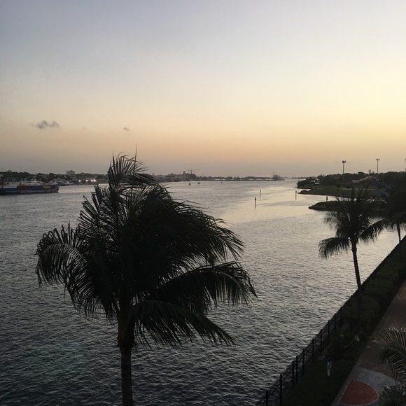 Meet your Posher, Amanda - Picture 1 of 1